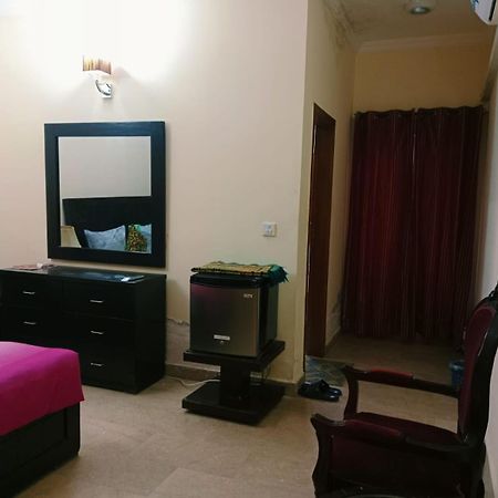 Royal Galaxy Bed & Breakfast Islamabad - For Families Only Kültér fotó