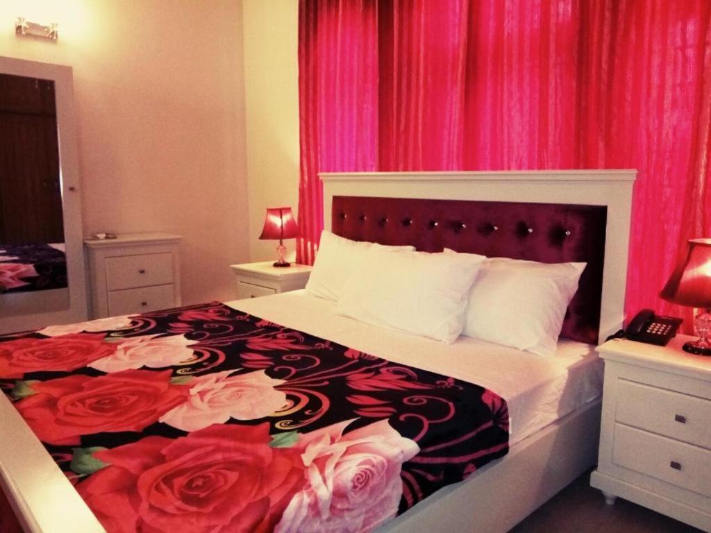 Royal Galaxy Bed & Breakfast Islamabad - For Families Only Kültér fotó