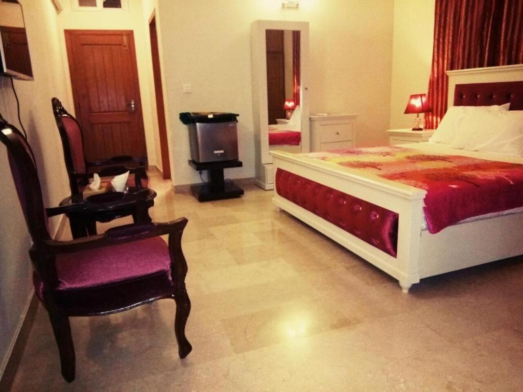 Royal Galaxy Bed & Breakfast Islamabad - For Families Only Kültér fotó
