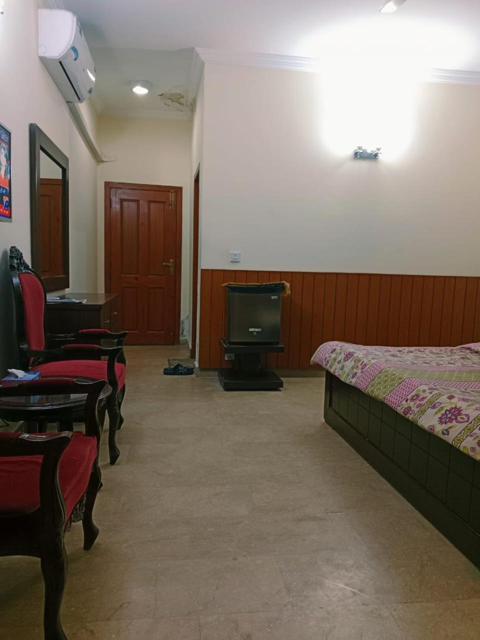 Royal Galaxy Bed & Breakfast Islamabad - For Families Only Kültér fotó