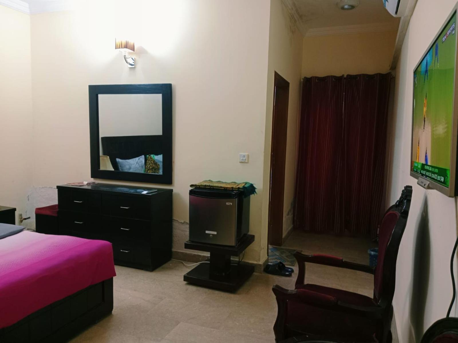 Royal Galaxy Bed & Breakfast Islamabad - For Families Only Kültér fotó